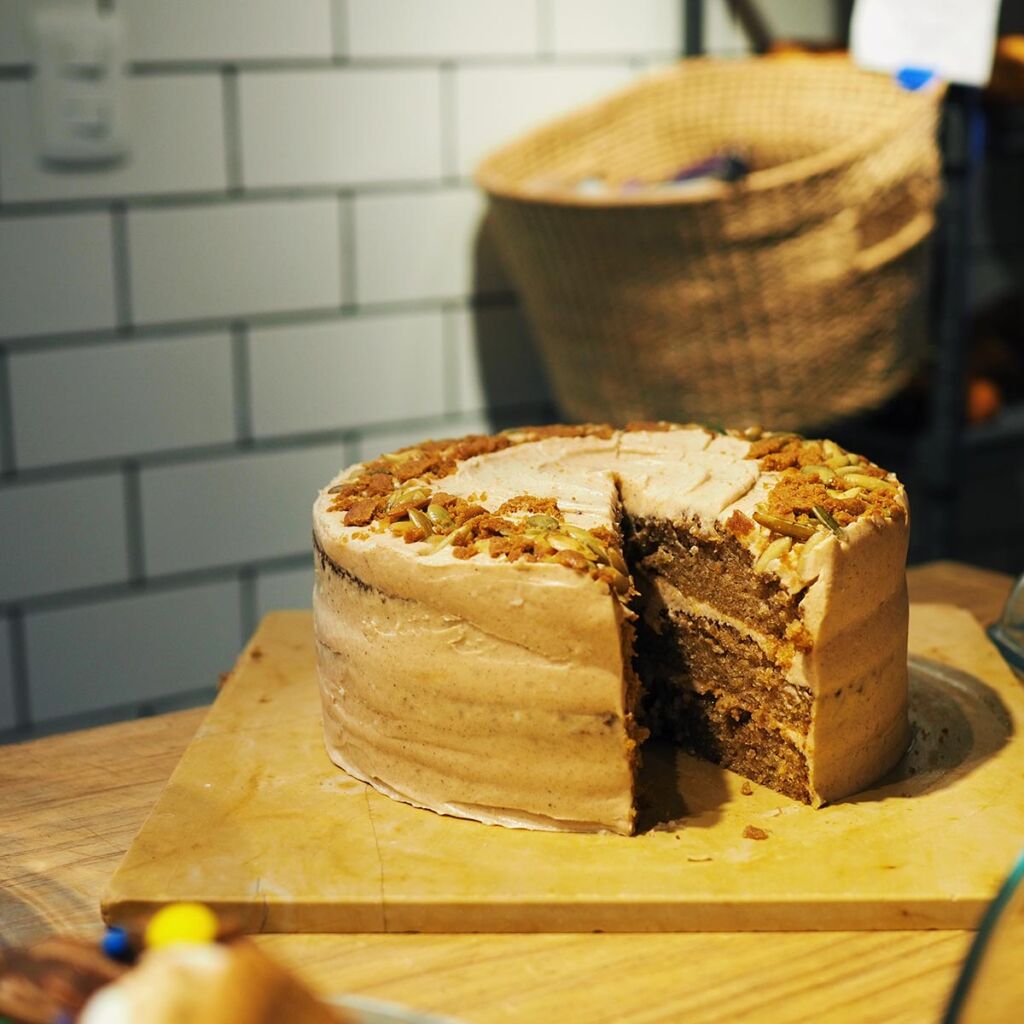 Café Destino. Pilares 1305, Letran Valle, Benito Juárez, 03650 Ciudad de México, CDMX. Pastel de Calabaza.