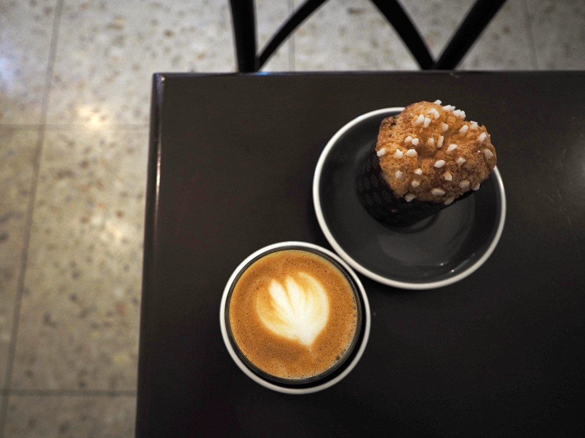 Flat white y panettone en Romaly Café. Culiacán Sinaloa.