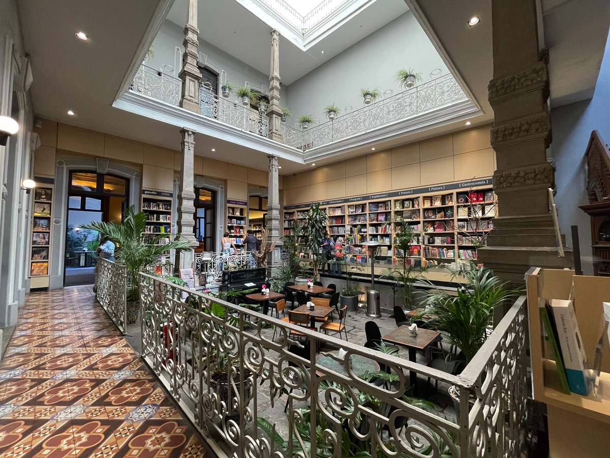 Librería Gandhi Cafetería Ocho30. Centro de Puebla. México. Café.