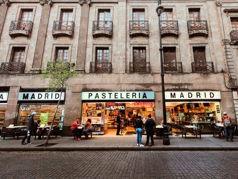 Pastelería Madrid. 5 de Febrero Número 25, Centro Histórico de la Ciudad de México. Colonia Centro. Alcaldía Cuauhtémoc. CDMX. Panadería.