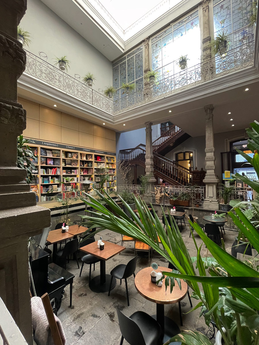 Librería Gandhi Cafetería Ocho30. Centro de Puebla. México. Café.