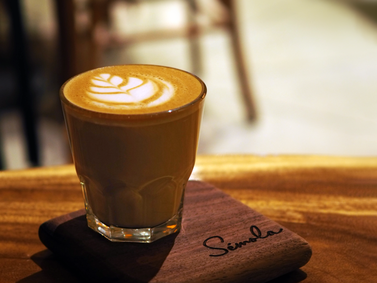 Flat White. ¿Qué es el flat white? Historia del flat white. Receta del flat white.