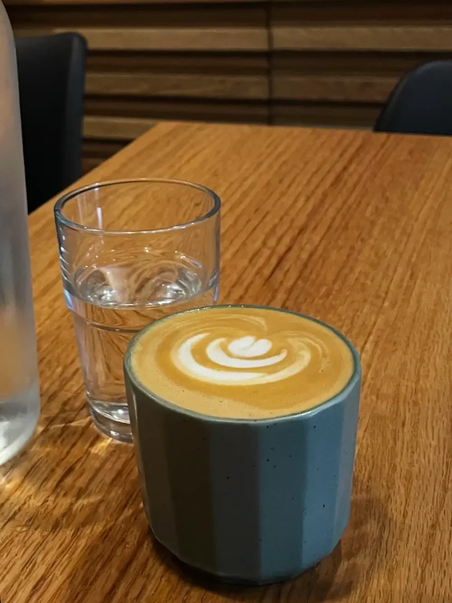 Flat White en Café Reevolución. CDMX. 