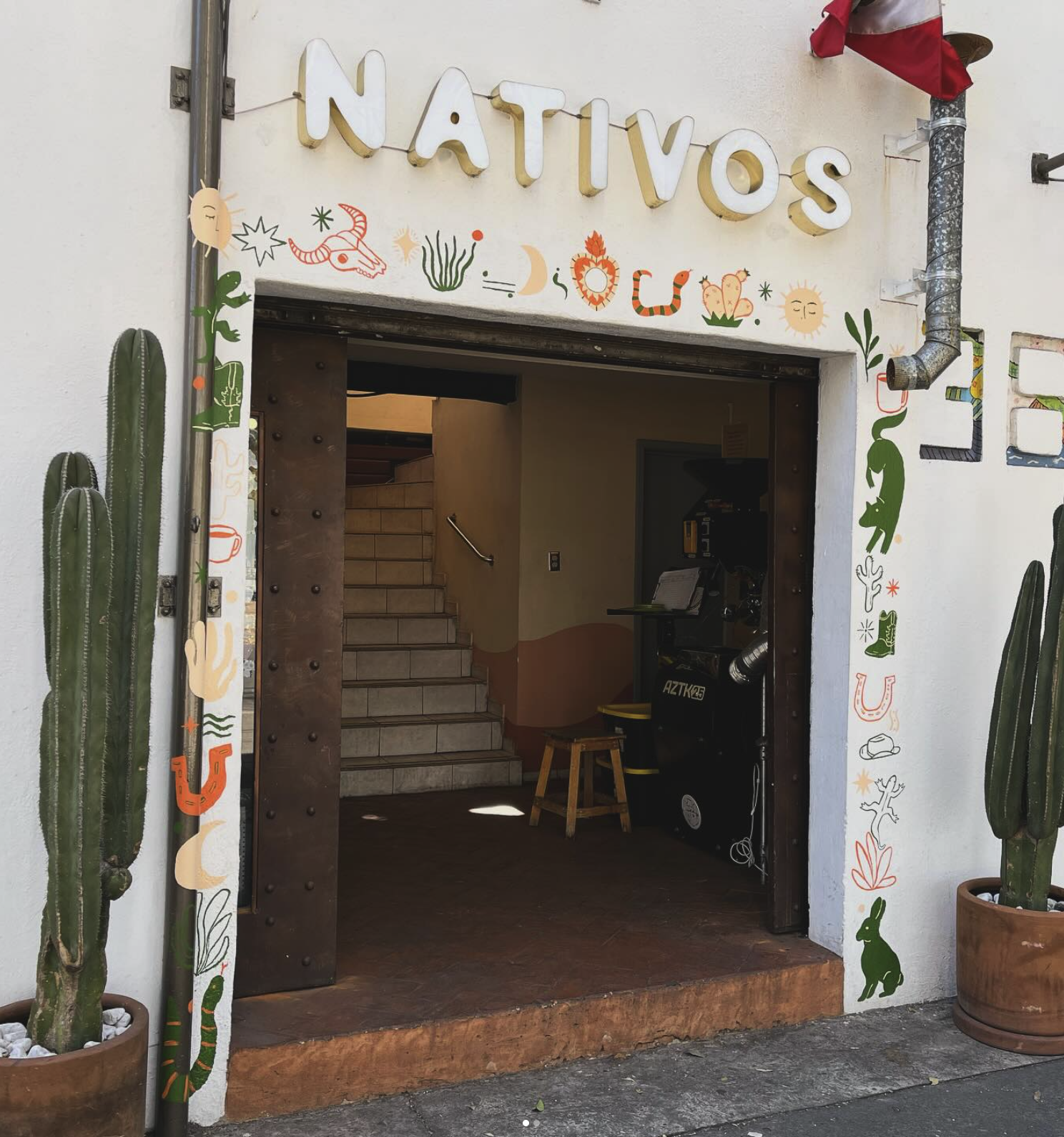 Nativos Café, sucursal Lindavista, barra de café de especialidad mexicano en Avenida Wilfrido Massieu, Ciudad de México.
