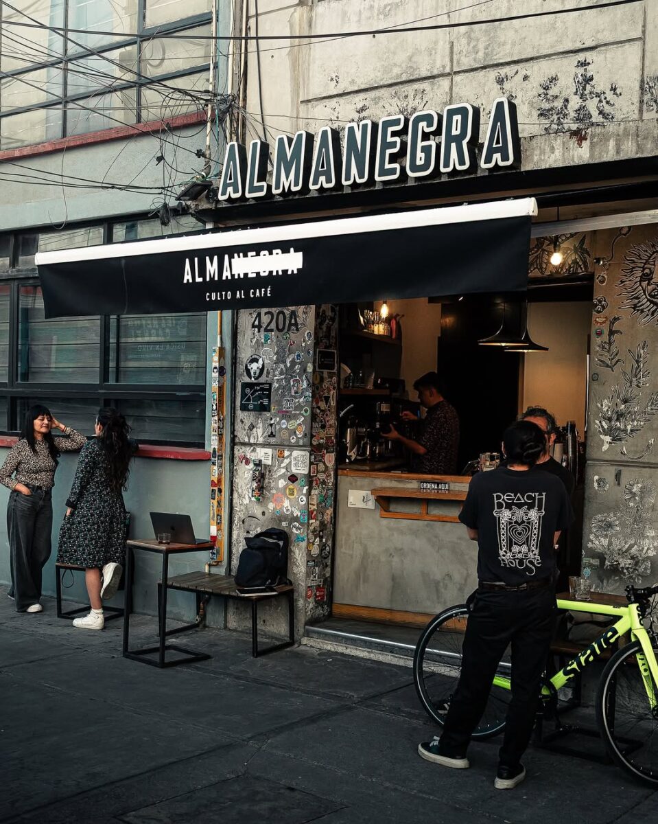 Almanegra Café