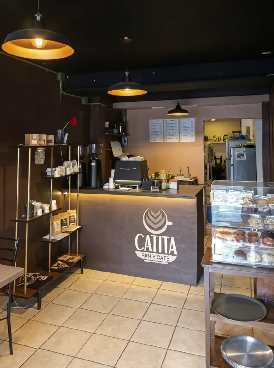 Interior de Catita Pan y Café, una cafetería de especialidad en la Narvarte, CDMX.