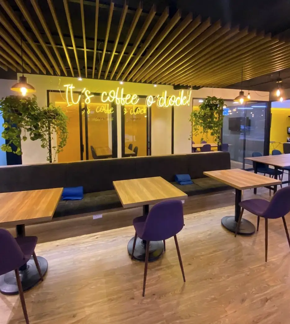 Interior y espacios de trabajo de Chez Vous Del Valle Norte, timecafé en la colonia Del Valle, CDMX.