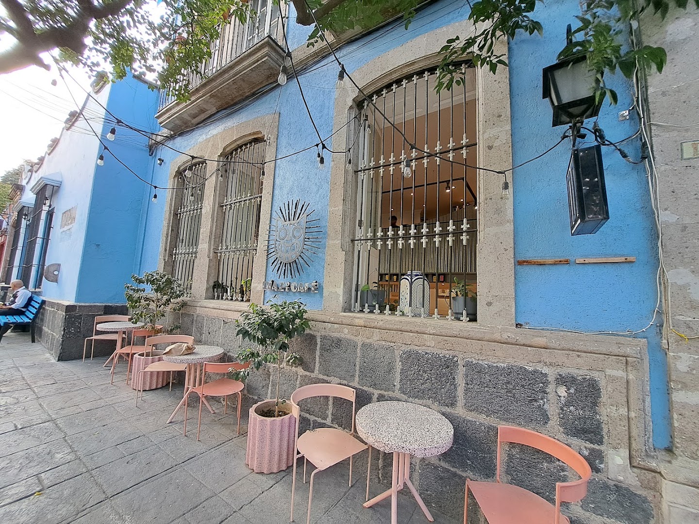 Díaz de Café, cafetería de especialidad con café mexicano, métodos filtrados, cold brew y repostería en el Mercado del Carmen de San Ángel, Ciudad de México.