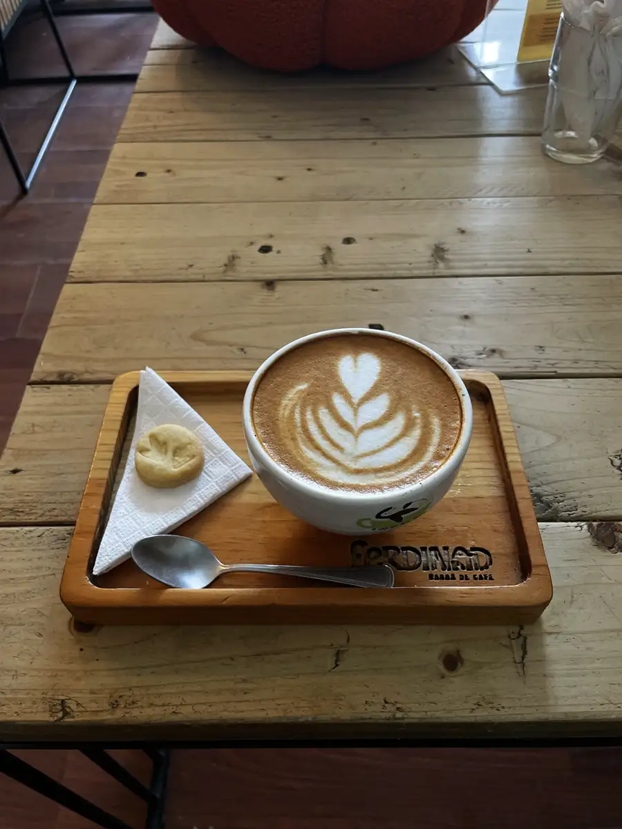Flat white en Ferdinand Gabriel Pastor. 