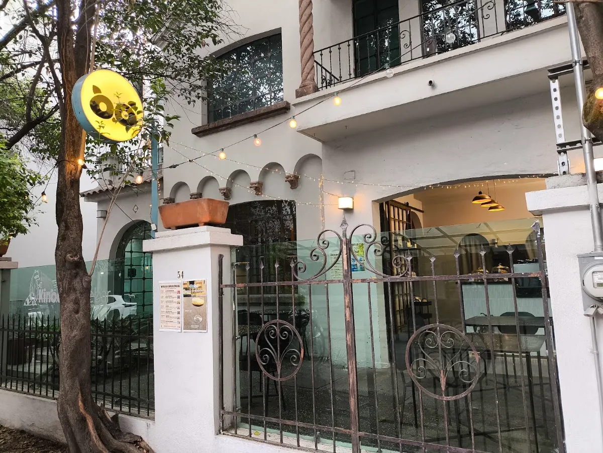 Kinoo CoffeeBar, cafetería de especialidad con café mexicano, desayunos y espacio para trabajar en la colonia Nápoles, Ciudad de México.